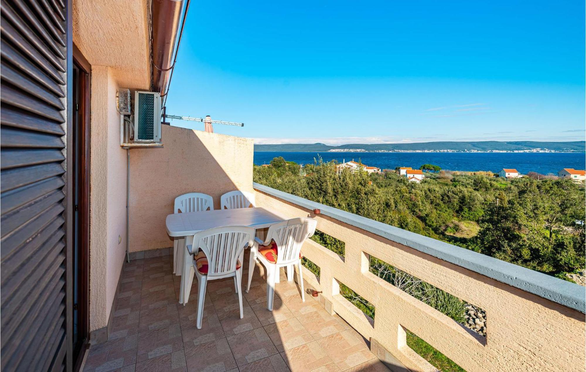 2 Bedroom Amazing Apartment In Neviđane Buitenkant foto